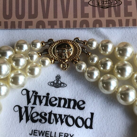 Vivienne Westwood Three Row Pearl Bas Relief Choker - Picture 5 of 5